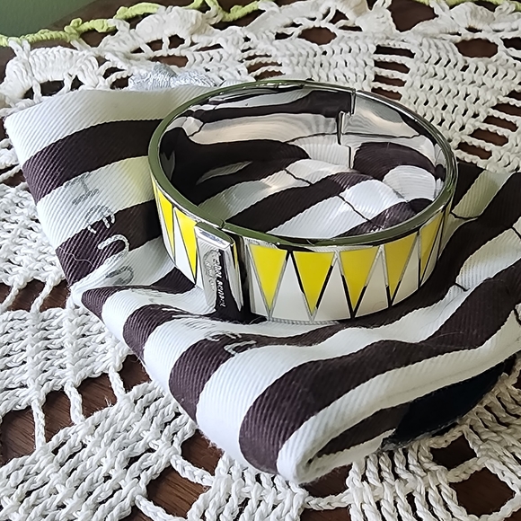 Henri Bendel Hinged Bracelet - Picture 4 of 7